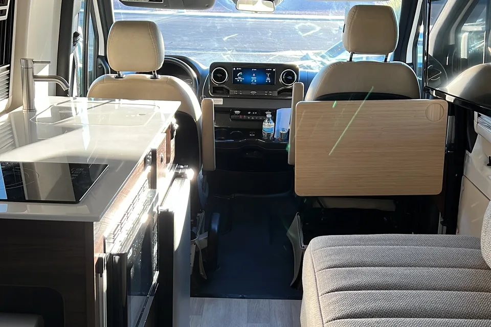 Joe's Winnebago Boldt Class B