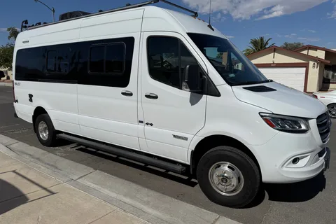 Joe's Winnebago Boldt Class B