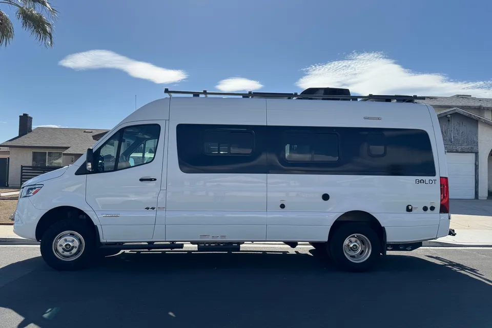 Joe's Winnebago Boldt Class B