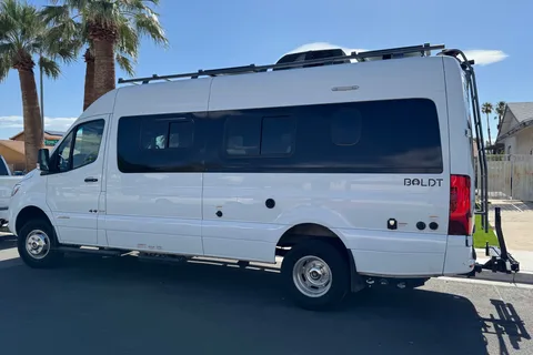 Joe's Winnebago Boldt Class B