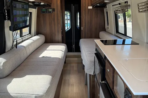 Joe's Winnebago Boldt Class B