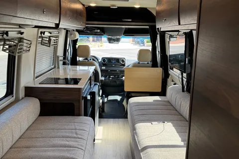 Joe's Winnebago Boldt Class B