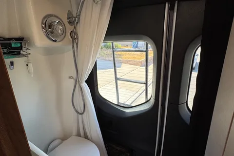 Joe's Winnebago Boldt Class B
