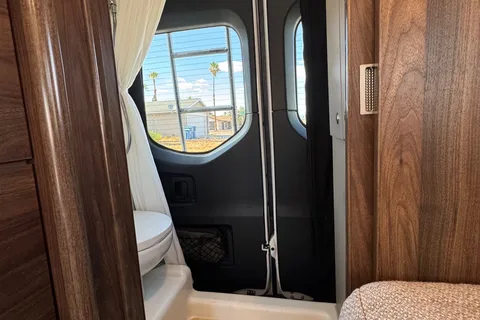Joe's Winnebago Boldt Class B