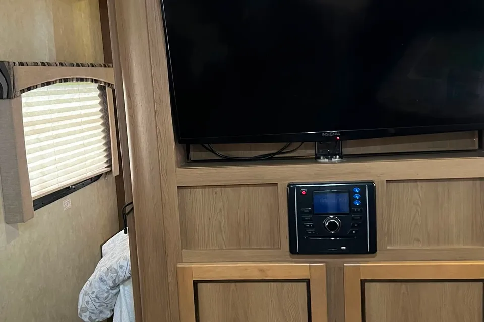 Gustavo's Cruiser RV Shadow Cruser 280QBS Travel Trailer