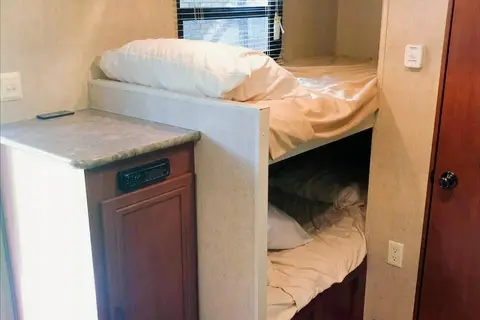 15' Palomino Canyon Cat Travel Trailer