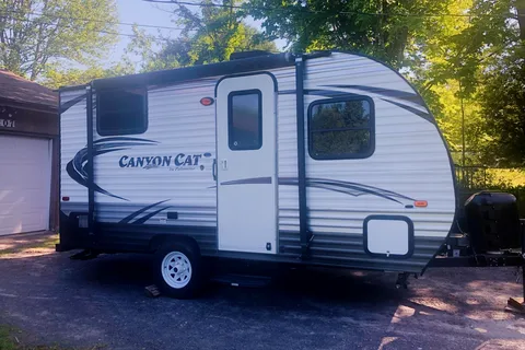 15' Palomino Canyon Cat Travel Trailer