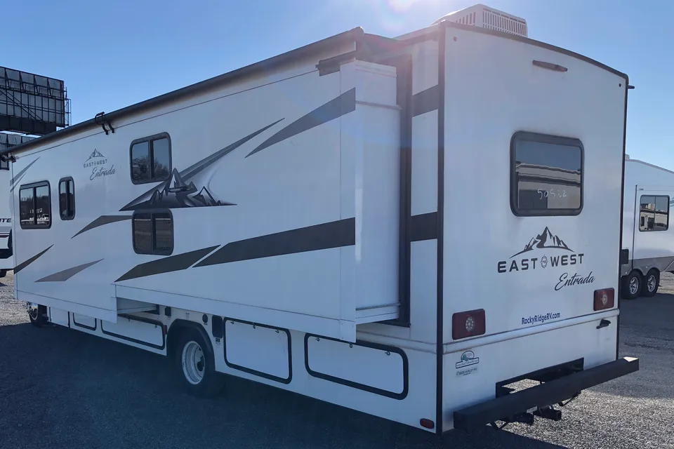 Sleeps 8 • Bunks • Luxury Family RV | Scout