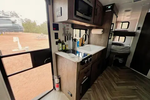 Tony Trailers Ventura Forest River Salem