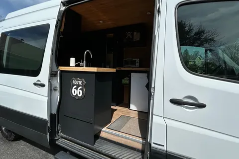 Karine et JP Sprinter Mercedes  Campervan