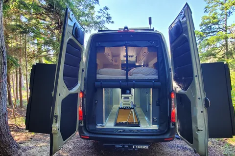 Mercedes-Benz 2500 4x4 Activan Cypress 170