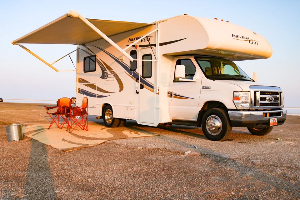 Boho-Chic Haven on Wheels: Exquisite 2015 Thor Motor Coach Freedom Elite 22