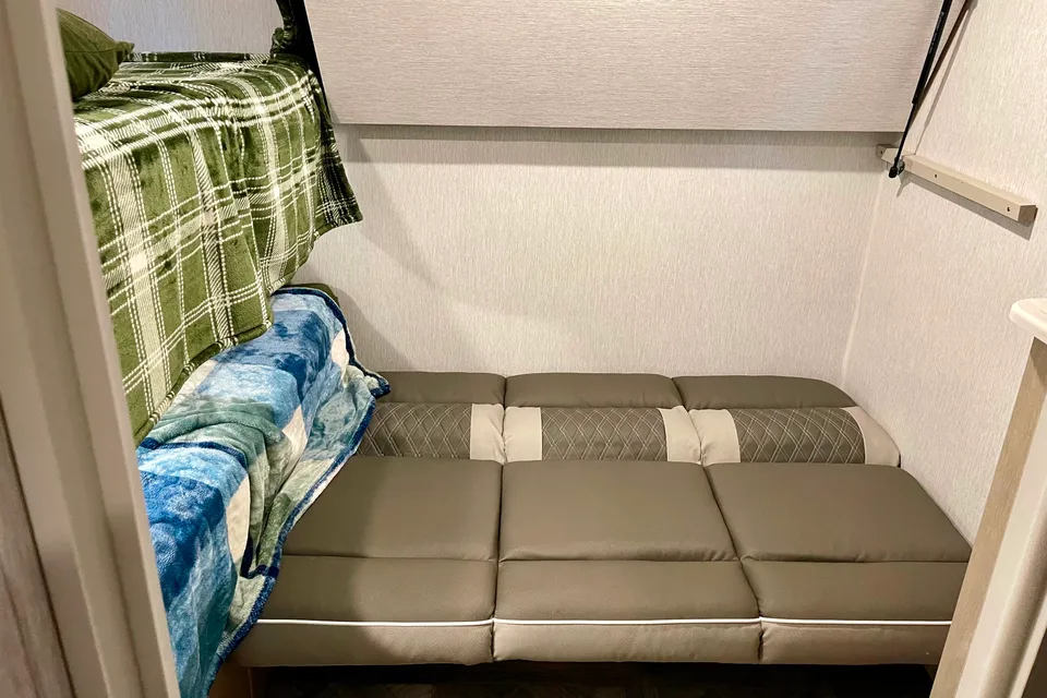 Forest River Wildwood X-Lite 273QBXL Travel Trailer