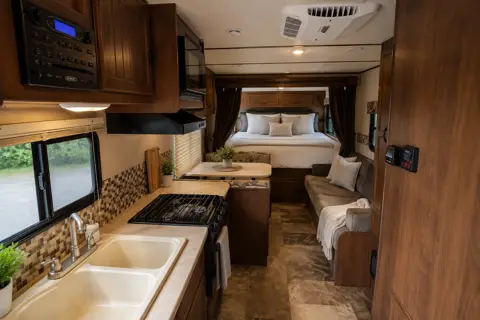 ✨ Family-Friendly Jayco X213 • Sleeps 6 • King Bed + Bunks • Delivery Available