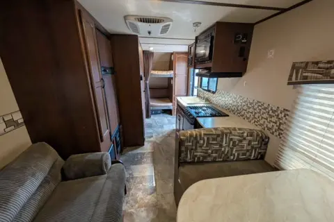 ✨ Family-Friendly Jayco X213 • Sleeps 6 • King Bed + Bunks • Delivery Available