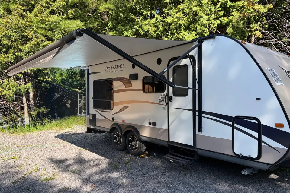 ✨ Family-Friendly Jayco X213 • Sleeps 6 • King Bed + Bunks • Delivery Available