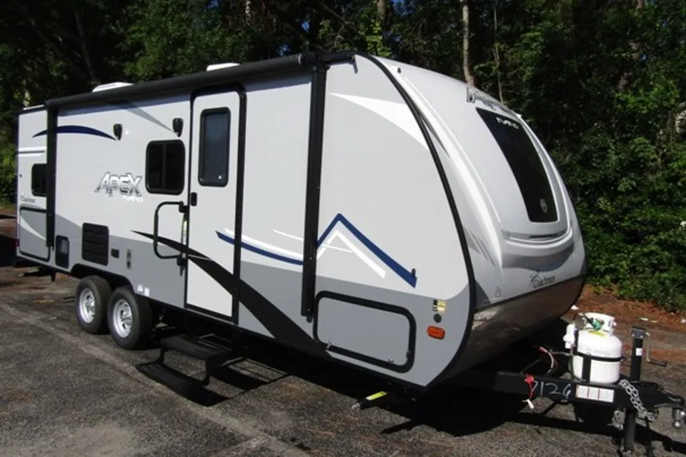 Izzy’s Coachman  Apex Nano Travel Trailer