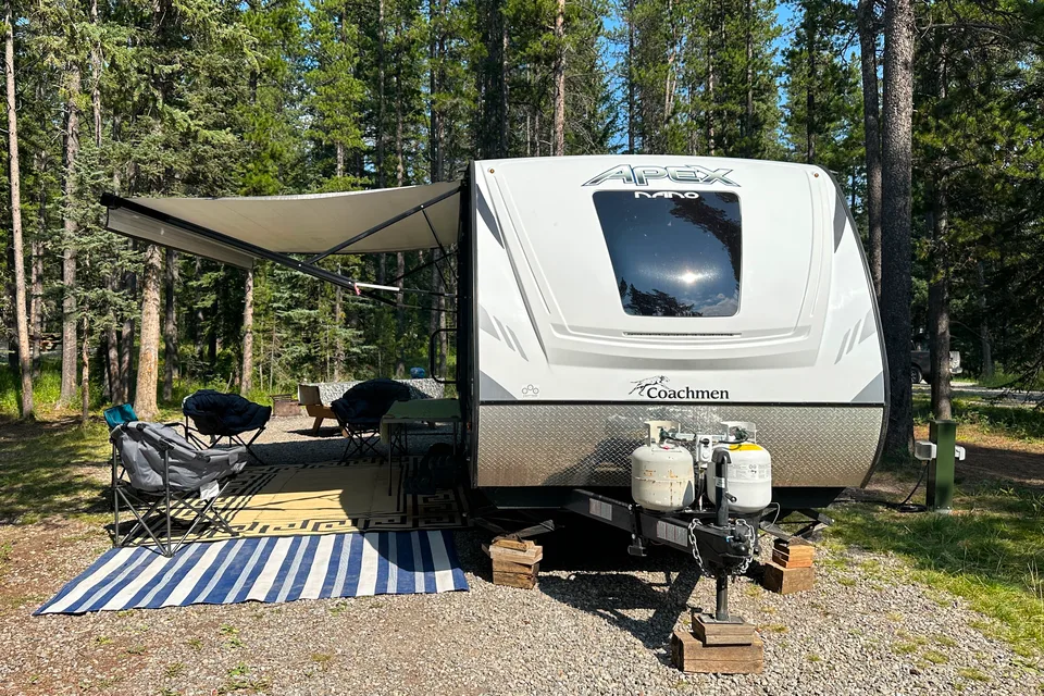 Izzy’s Coachman  Apex Nano Travel Trailer
