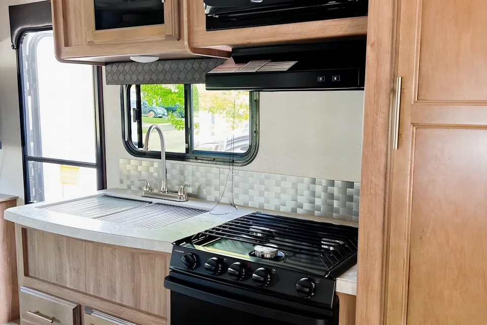 Kyle 's Jayco Jay Feather Hybrid