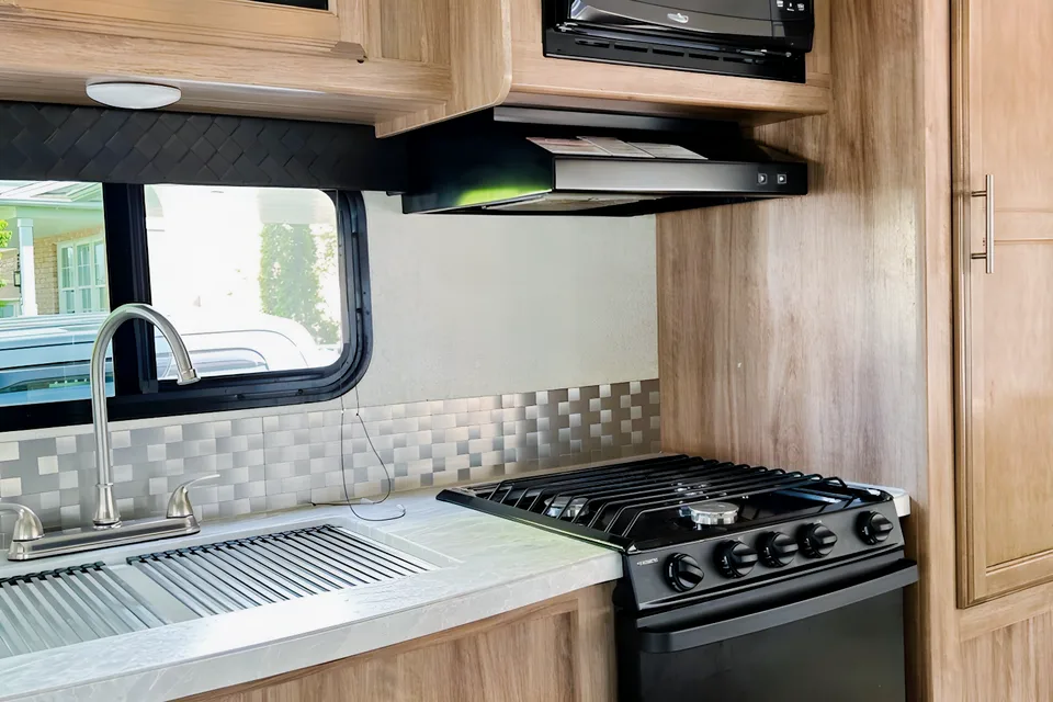 Kyle 's Jayco Jay Feather Hybrid