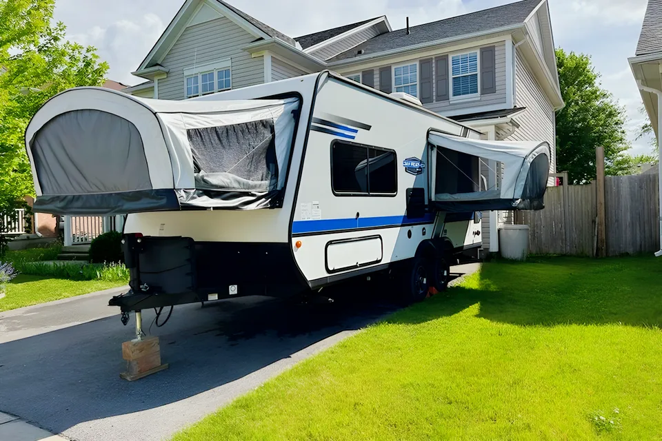 Kyle 's Jayco Jay Feather Hybrid