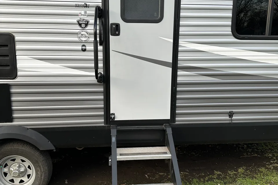 2020 Jayco Jay Flight SLX 245RLS Travel Trailer Sleeps 5!