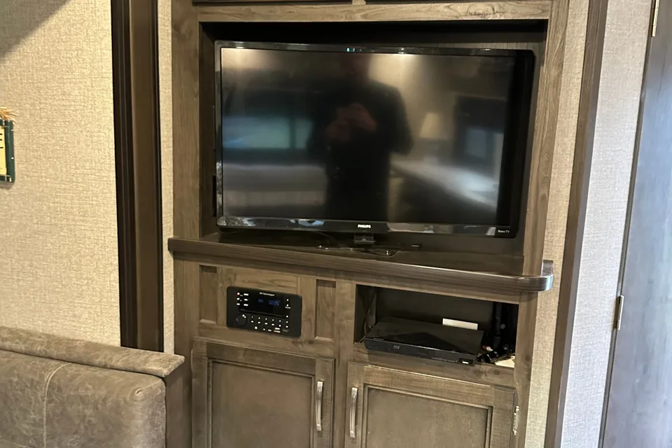 2020 Jayco Jay Flight SLX 245RLS Travel Trailer Sleeps 5!