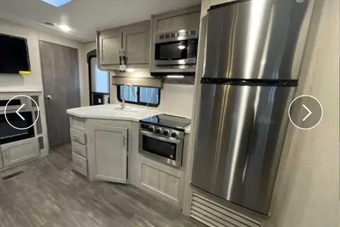 Sonia's Aurora AART32BDS Travel Trailer