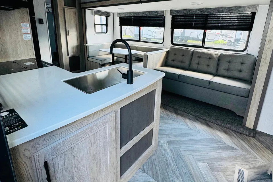 BRAND NEW!! 2024 Heartland Prowler 320SBH