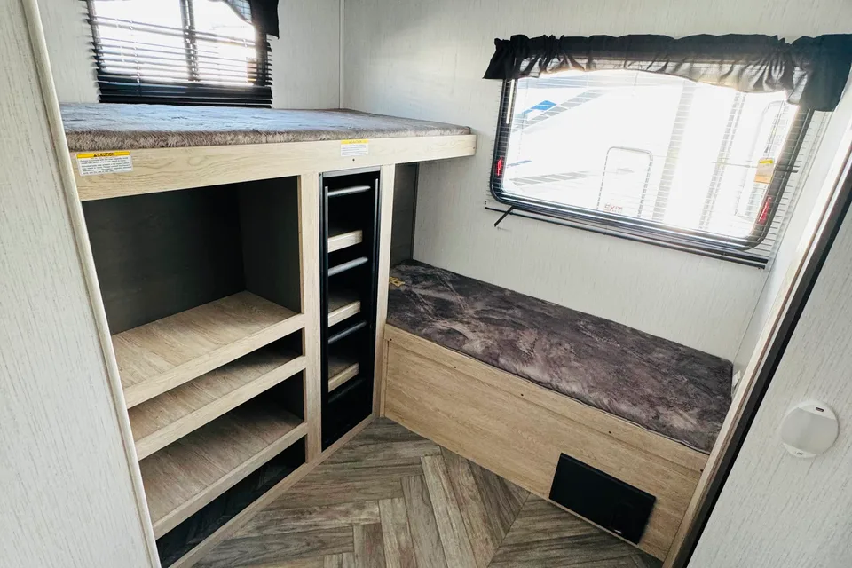 BRAND NEW!! 2024 Heartland Prowler 320SBH