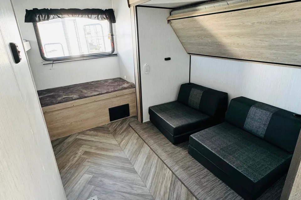BRAND NEW!! 2024 Heartland Prowler 320SBH