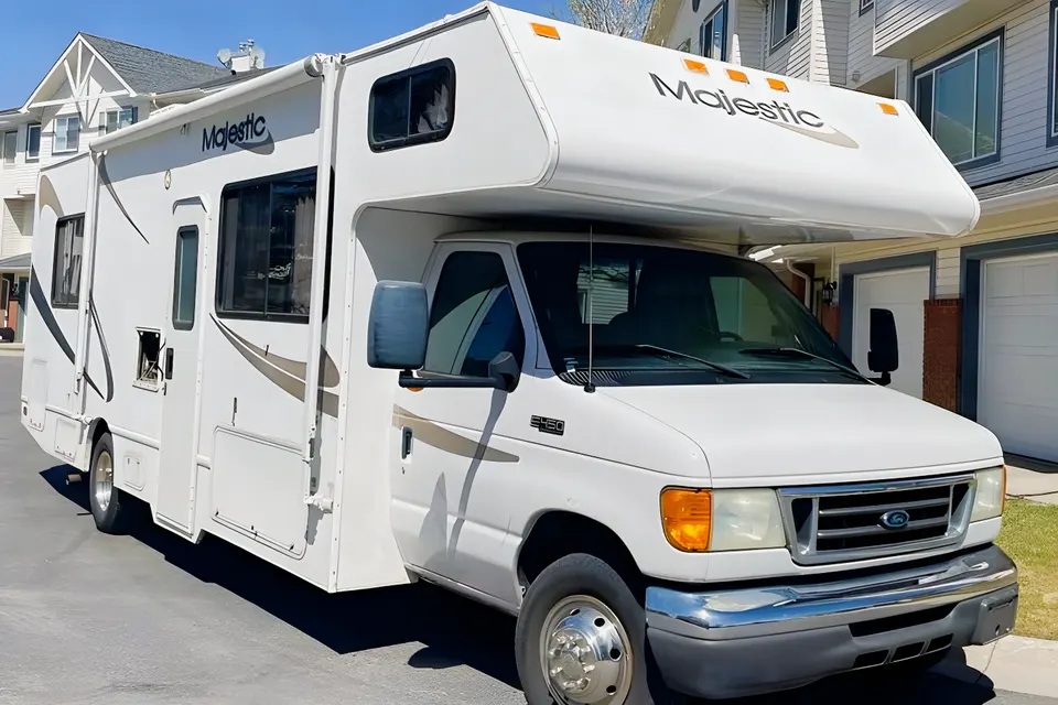 Large Motorhome with everything for your Rockies adventure