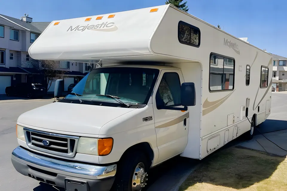 Large Motorhome with everything for your Rockies adventure