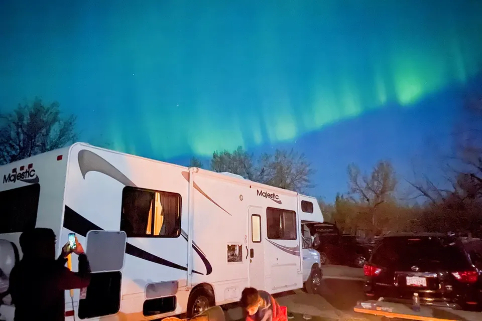 Large Motorhome with everything for your Rockies adventure