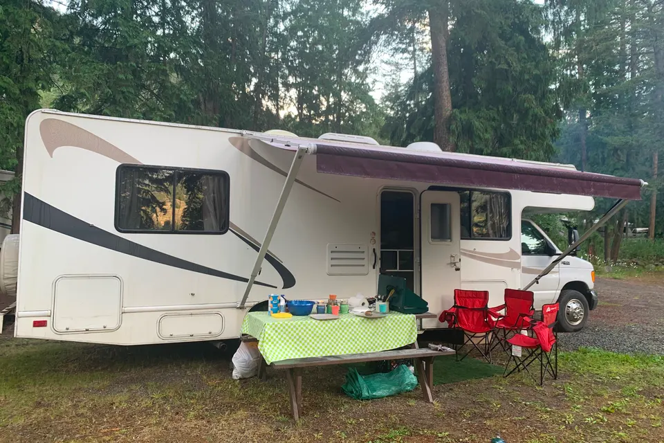Large Motorhome with everything for your Rockies adventure