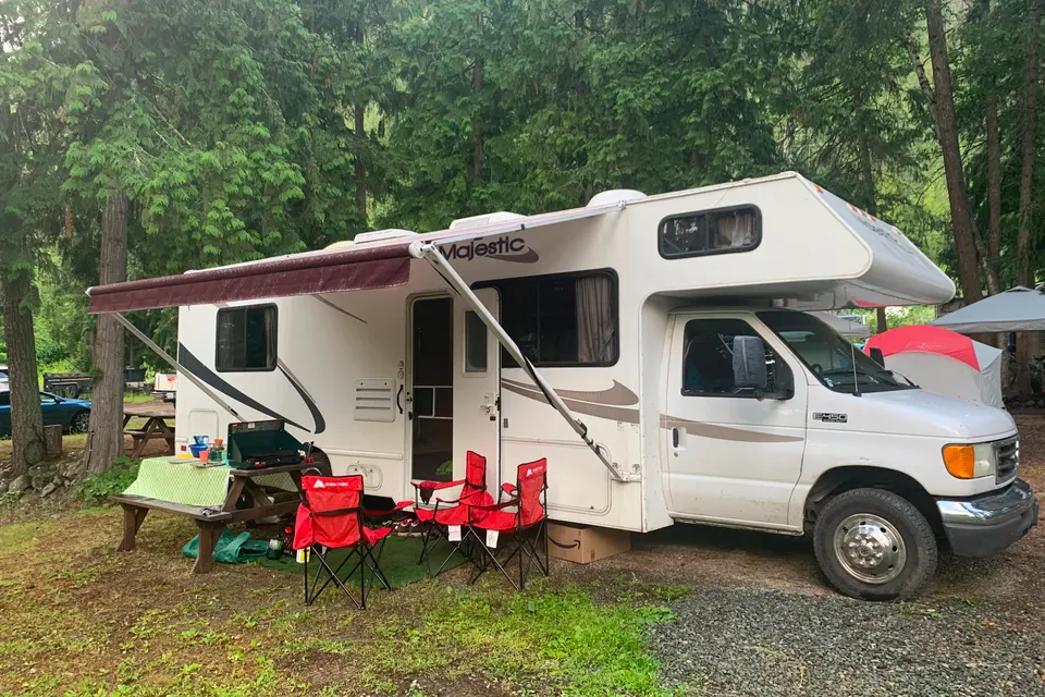 Large Motorhome with everything for your Rockies adventure