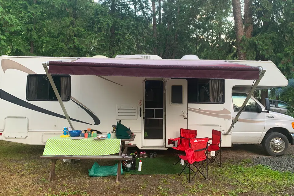 Large Motorhome with everything for your Rockies adventure