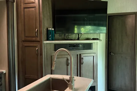 James's Forest River Sandpiper Fifth Wheel
