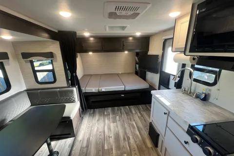 Oleg's Highland Ridge RV 19 MBH Travel Trailer