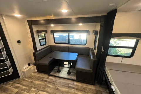 Oleg's Highland Ridge RV 19 MBH Travel Trailer