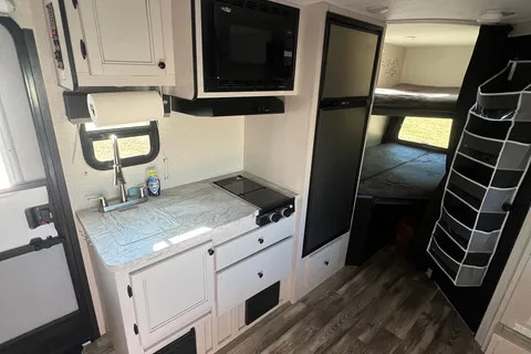 Oleg's Highland Ridge RV 19 MBH Travel Trailer