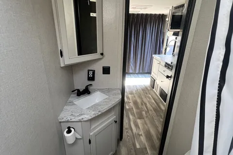 Oleg's Highland Ridge RV 19 MBH Travel Trailer