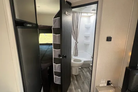 Oleg's Highland Ridge RV 19 MBH Travel Trailer