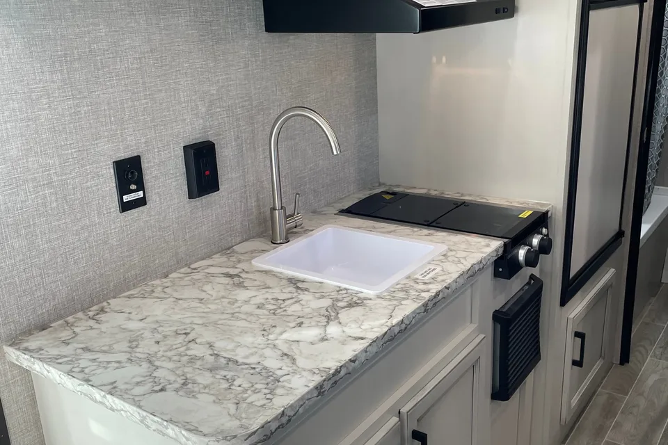 Rob and Samantha’s Jayco 184BS Travel Trailer
