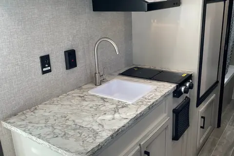 Rob and Samantha’s Jayco 184BS Travel Trailer