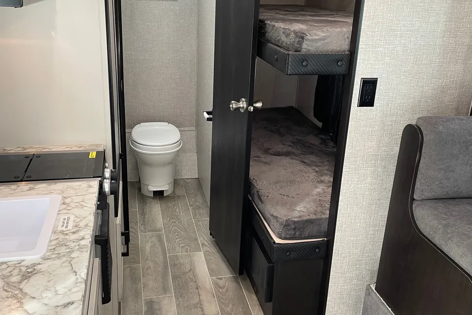 Rob and Samantha’s Jayco 184BS Travel Trailer
