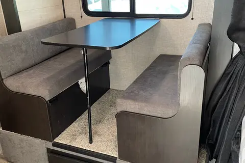 Rob and Samantha’s Jayco 184BS Travel Trailer