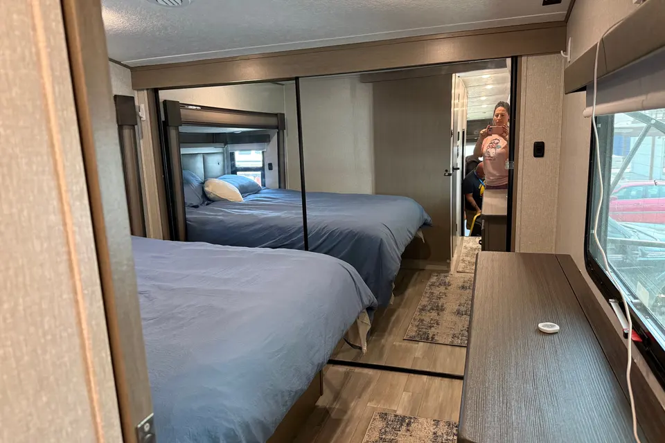 5th Wheel Luxury Living