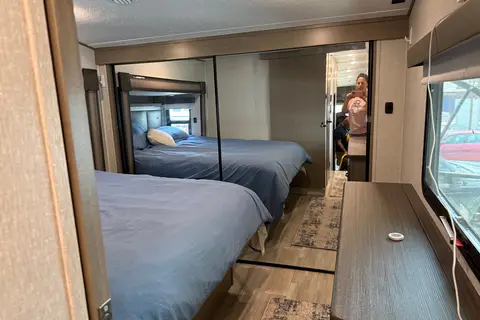 5th Wheel Luxury Living