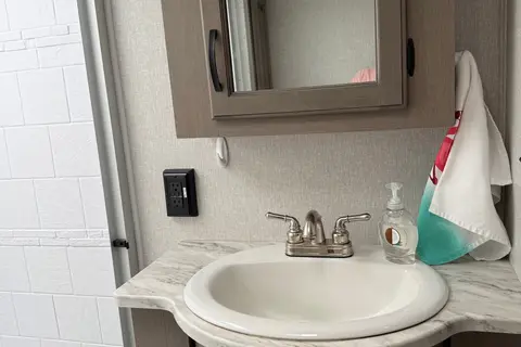 5th Wheel Luxury Living